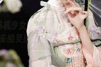 哦，爆机少女喵小吉的黑色美图！从镜子里偷来的灵感，成为了壁纸界的黑马。