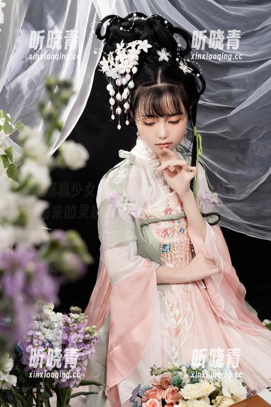 爆机少女喵小吉 哦,爆机少女喵小吉的黑色美图!从镜子里偷来的灵感,成为了壁纸界的黑马。