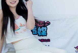 物恋传媒 – 小昭最新的牛仔裤写真集大公开，分享一下这份完美的惬意。