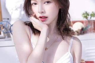 原图里的白露Bululu女仆让我想到了隔壁小王，他的“服务”可真没这画面好看！