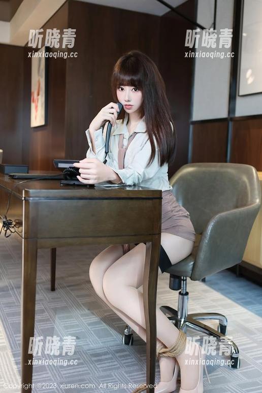 秀人网-小薯条nienie 秀人网 - 写真作品《教室》,小薯条nienie在上面谱写了一篇情书。