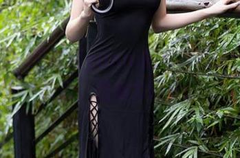 秀人网 – 王馨瑶yanni的写真椅子：女友缺席，但魅力满分。