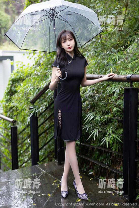 秀人网 - 王馨瑶yanni的写真椅子：女友缺席，但魅力满分。