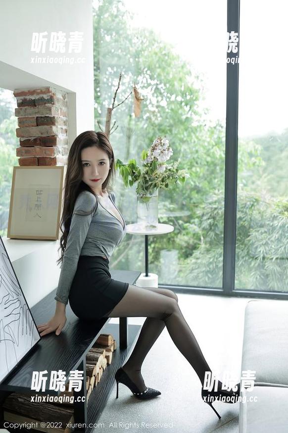 秀人网 - 金小依的女王游戏：免费资源入口，猜猜谁会被‘统治’？