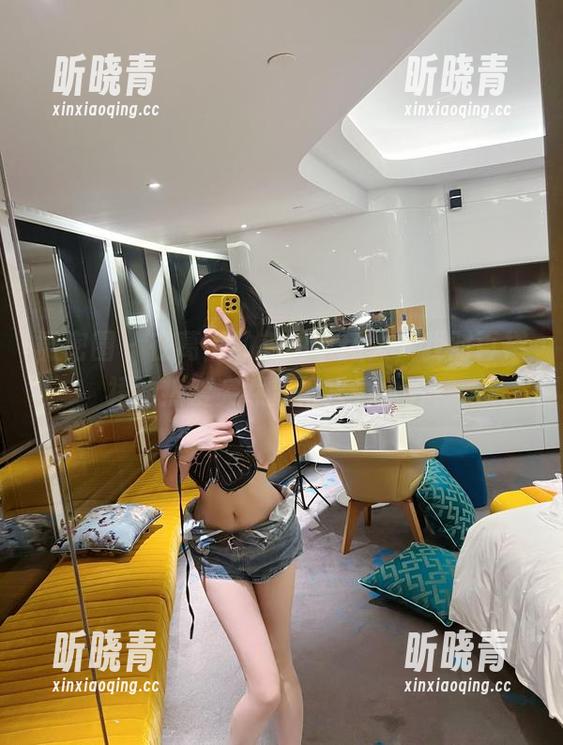 葛征 微密圈 - 在葛征的美图中迷失,我对百褶裙的热爱突然变得火力全开!