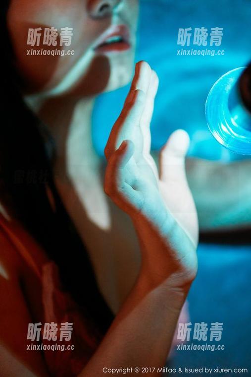 蜜桃社 - Gina的女王作品就像是一种催眠，只想下载不想停下来。