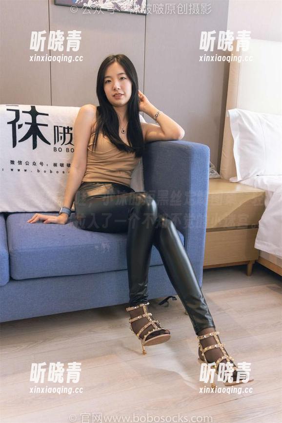 袜啵啵 - 哇，小沫的短黑丝定制图集，轻松就把我拉入了一个不知不觉的小迷宫。