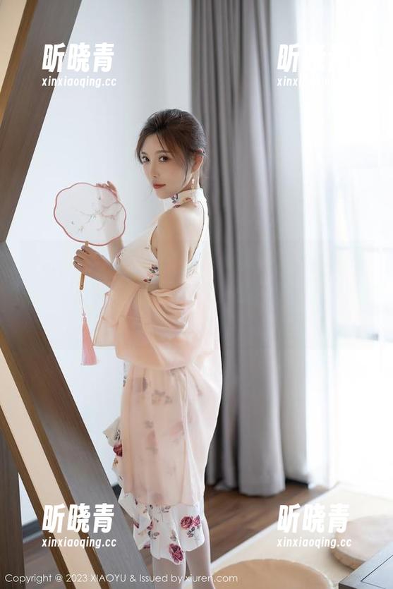 语画界-杨晨晨 语画界 - 瞧瞧这个名叫杨晨晨的,“黑丝美腿”加职业制服,免费的图册不看可惜!