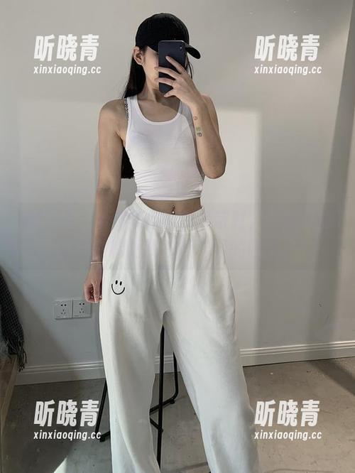 陈佩奇 微密圈 - 看到陈佩奇的吊带时,总觉得精选套图能把我拉回年轻的时光。