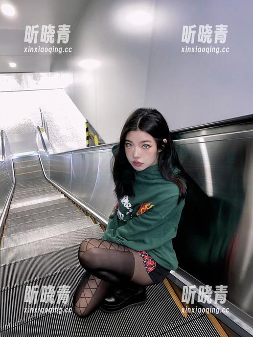微密圈 - 陈佩奇的老婆在高清照片里，居然让我也想点个赞！