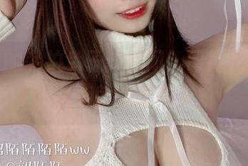 韶陌陌的私拍兔子：别问，问就是肚子饿了，看着就想吃胡萝卜！